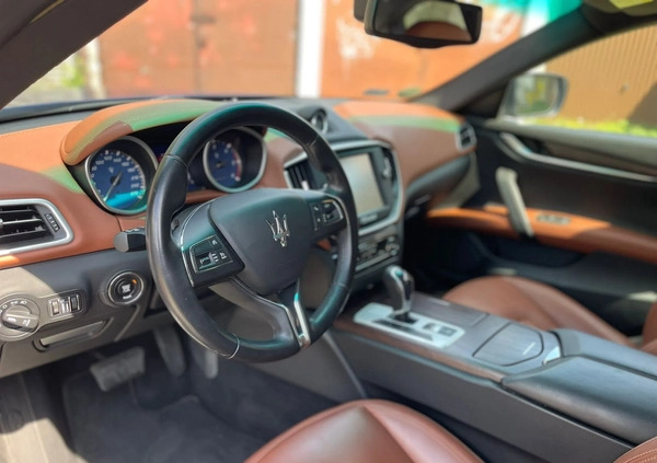 Maserati Ghibli cena 145000 przebieg: 74000, rok produkcji 2015 z Warszawa małe 106
